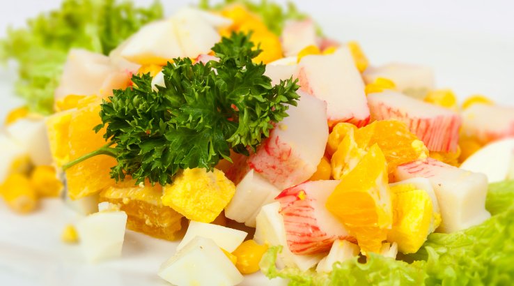 салат з крабовими паличками