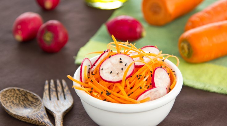 Вітамінний салат з редиски і моркви