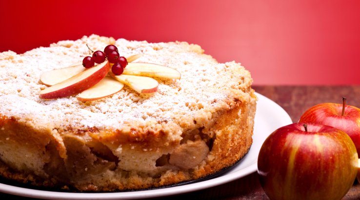 Класична шарлотка з яблуками