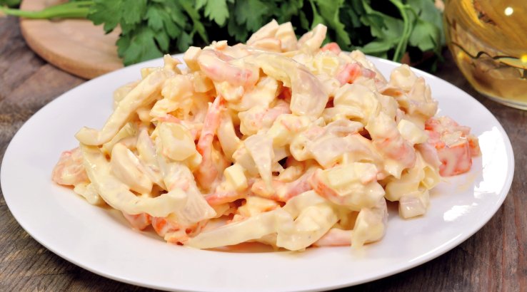 Салат з крабовими паличками з морквою
