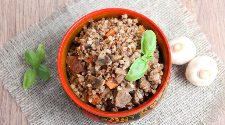 Гречка з тушонкою та грибами