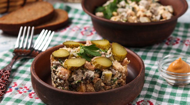 Салат з печінки і омлету