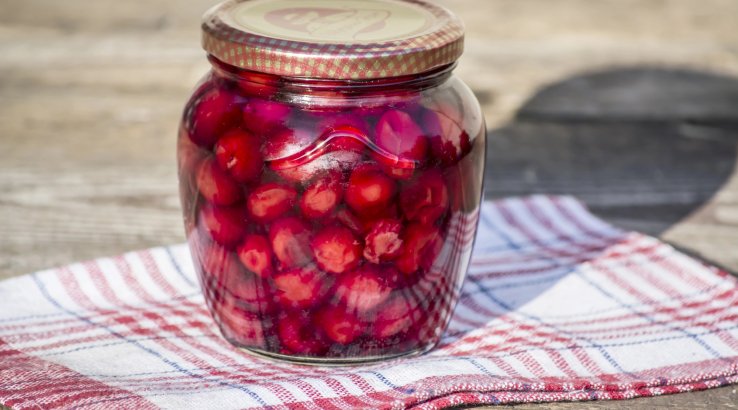 Вишня у власному соку