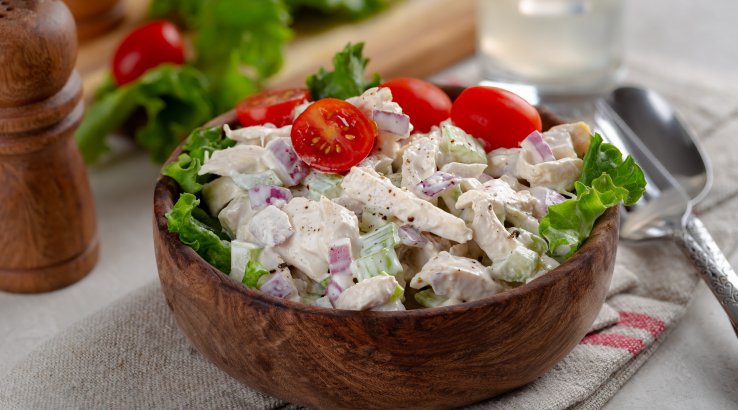 салат з куркою та сухариками