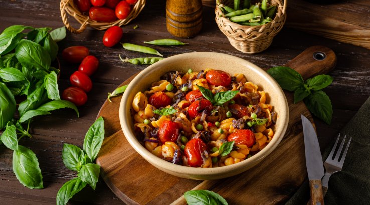 Салат з пастою та кеш'ю