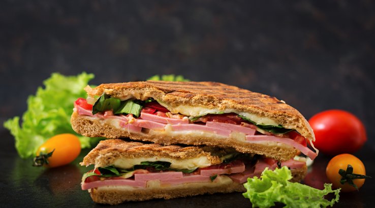 Паніні з шинкою і томатами