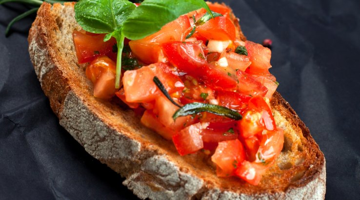 Брускет с печеным перцем и фетой