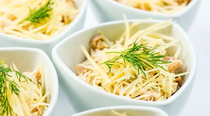 Пікантний салат із запеченою куркою