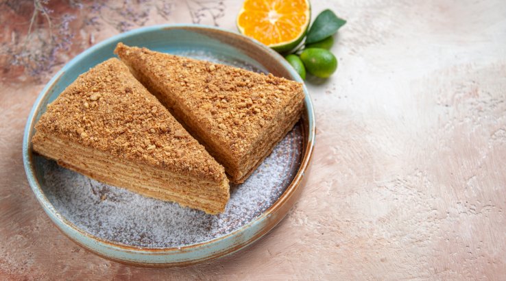 Медівник з кремом зі згущеного молока