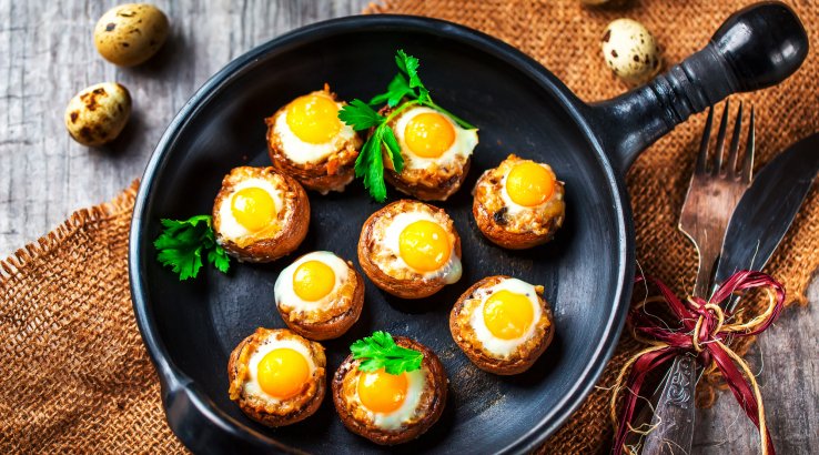 Яйця в печерицях