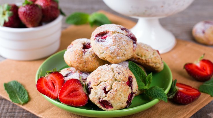 Печенье с белым шоколадом и клубникой