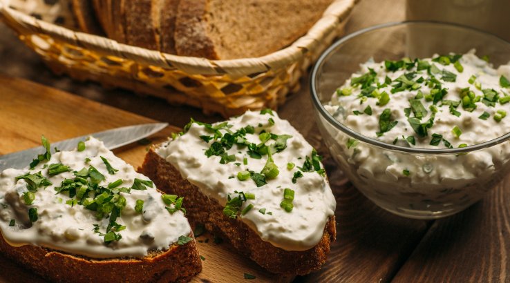 бутерброди з сирной намазкой