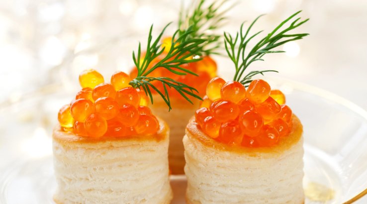 Канапе з червоною ікрою