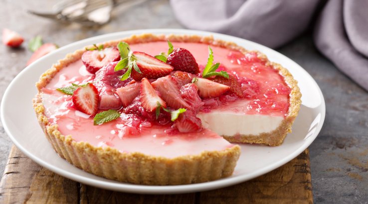 Йогуртовий пиріг з полуницею