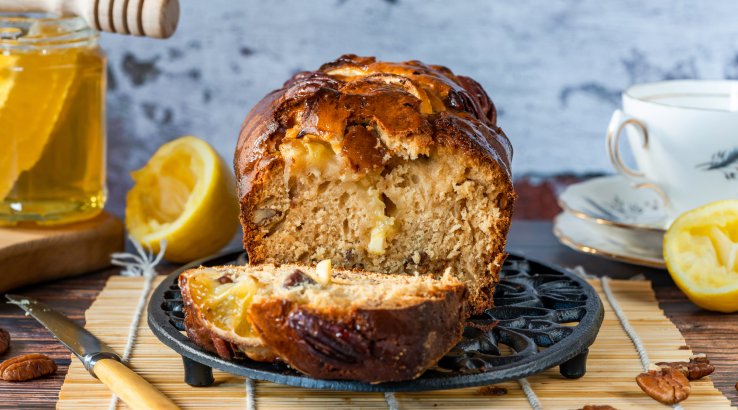 Хлеб с орехами и цукатами