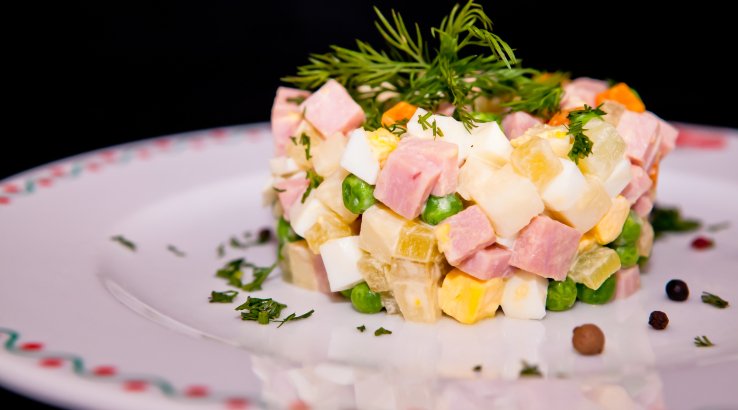 Олів’є із шинкою та яблуком