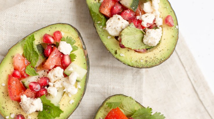 Авокадо з сиром і томатами