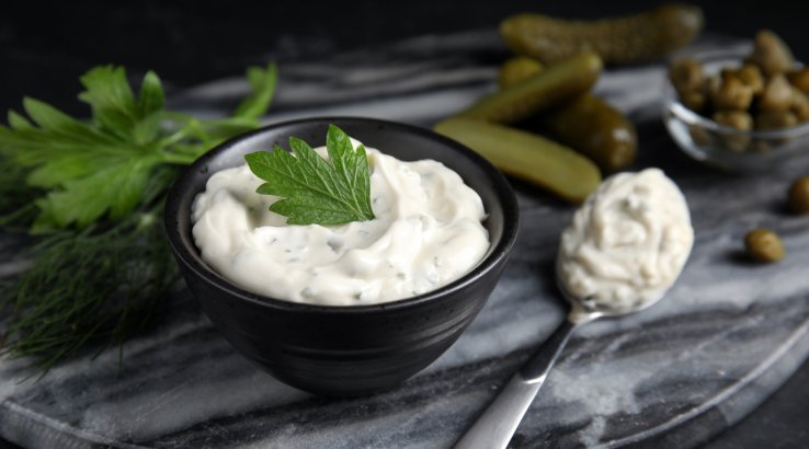 Соус з майонезу і солоних огірків