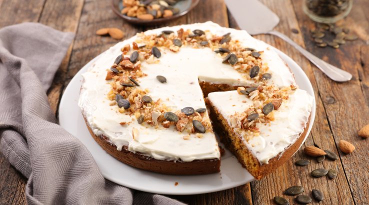 Пирог из морковного пюре с орешками