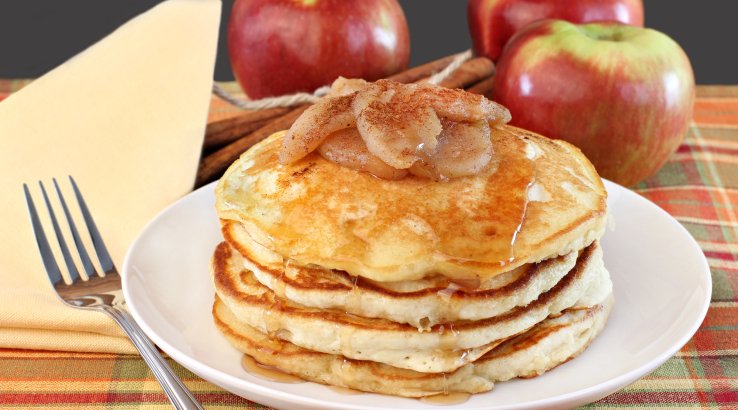 Оладки з яблуком