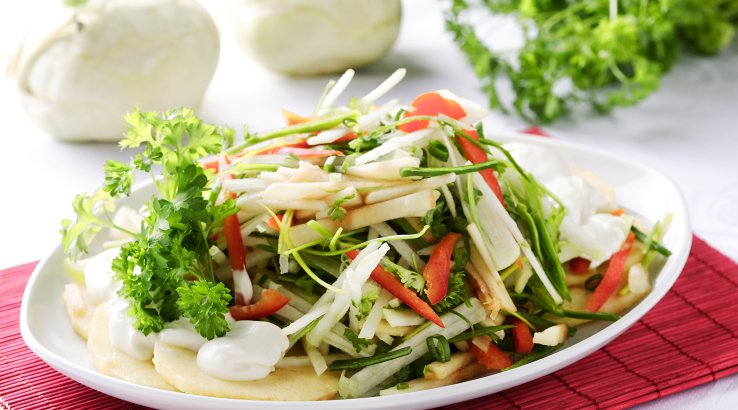 Салат з кольрабі і овочами