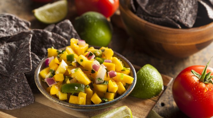 Тропическая сальса с ананасами и чили: как приготовить