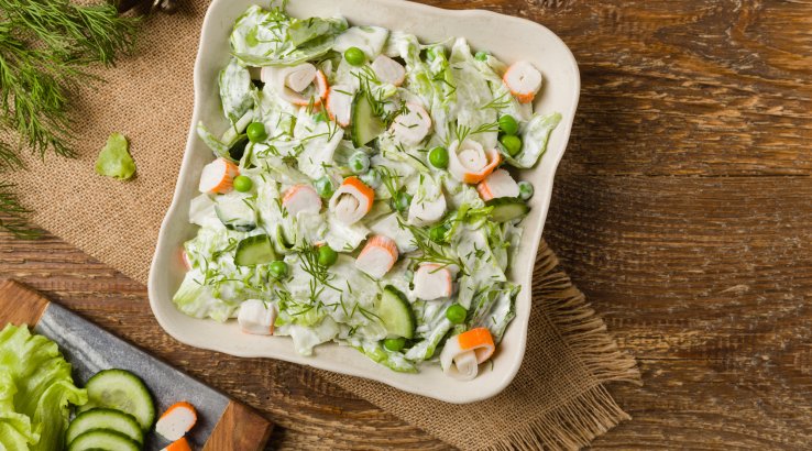 Салат з крабовими паличками та горошком