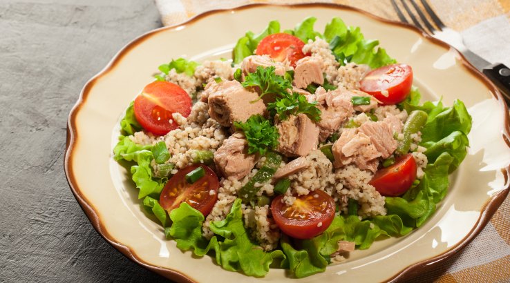 Кускус з тунцем і яйцями