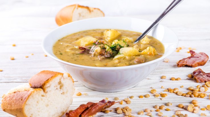 Гороховий суп з копченою куркою
