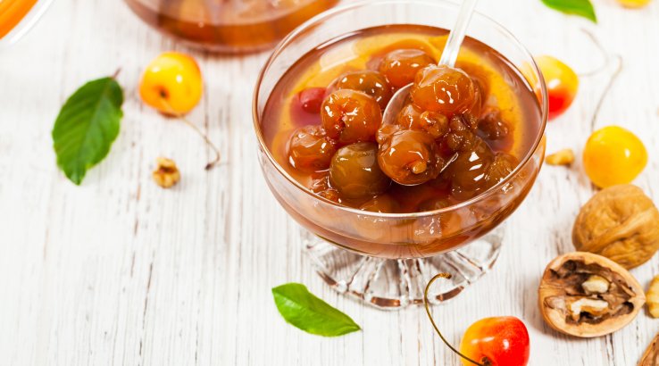 Варення з черешні з горіхами