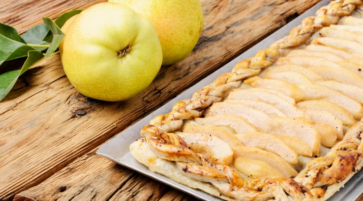 Грушевий пиріг з камамбером