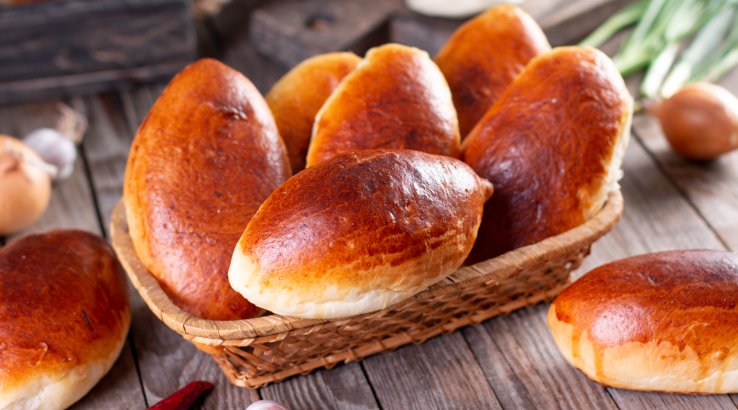 Пиріжки з квашеною капустою і грибами - рецепт