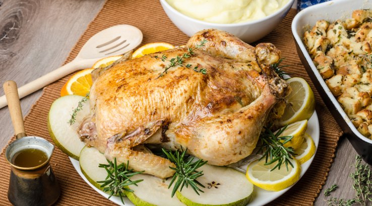 Фарширована курка з картоплею