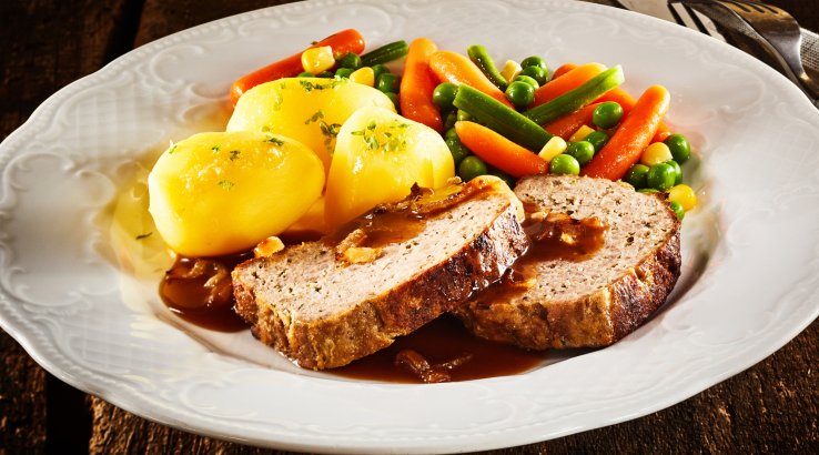М’ясний рулет з картоплею