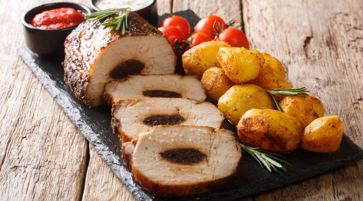 Фарширована чорносливом свинина