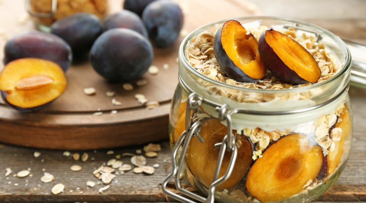 Вівсянка без варіння зі сливами