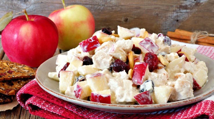 салат з яблук, кориці та йогурту