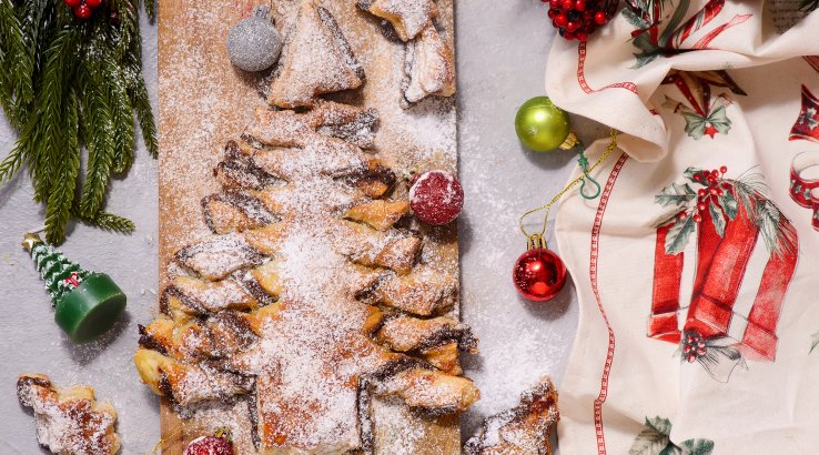 Елочка из слоеного теста