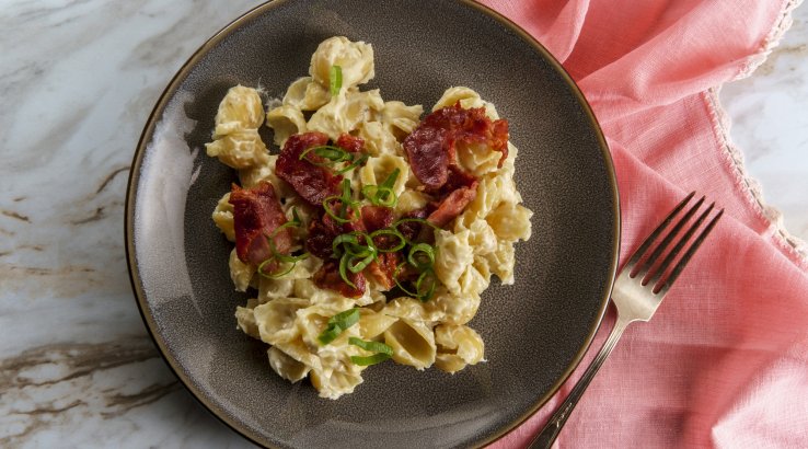 Макарони із сиром і вершковим соусом