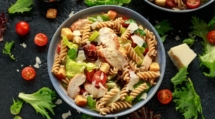 салат Цезар з макаронами