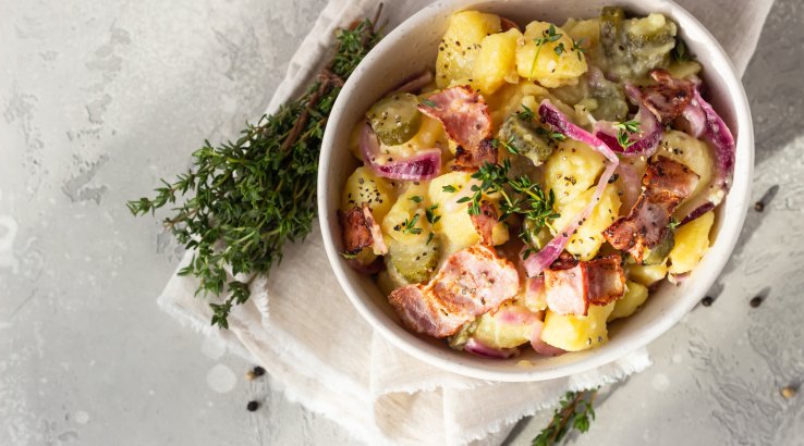 Салат з картоплею і маринованим огірком