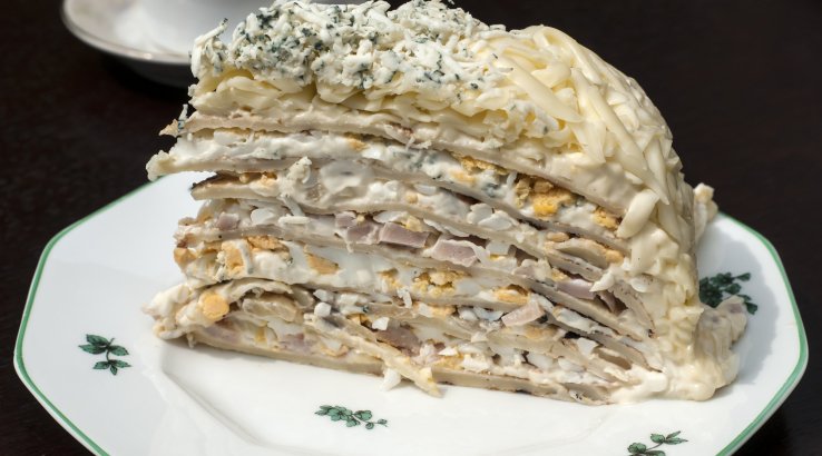 Торт з оселедцем і грибами