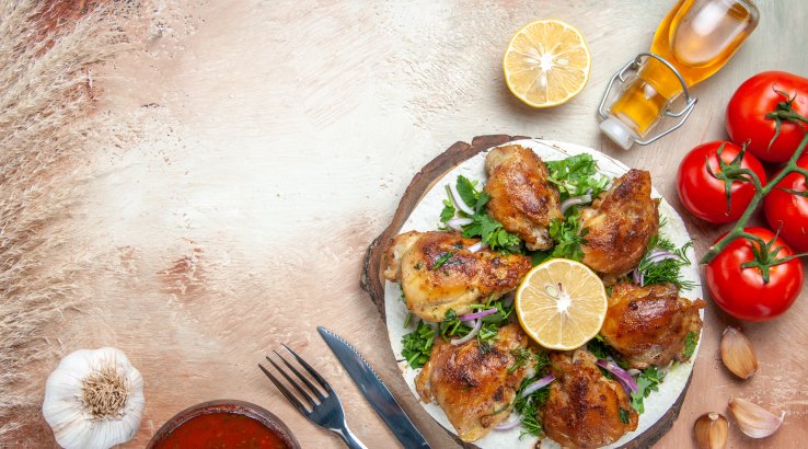 Курячі стегенця із часниковим маслом