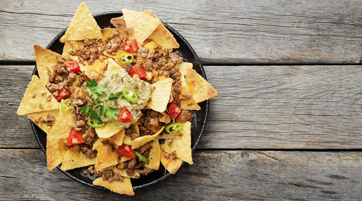 Начос с фаршем и гуакамоле