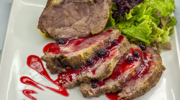 Свинина із соусом зі смородини