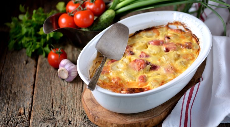 Картопляна запіканка з сосисками