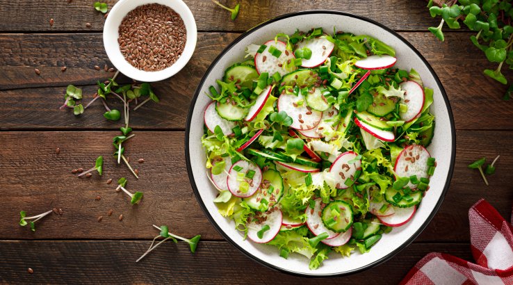 салат із редискою та зеленню