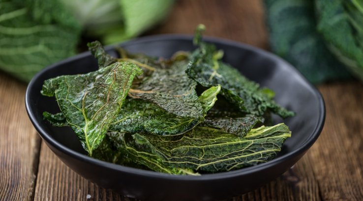 Чипси з мангольда і спецій