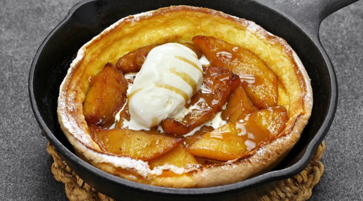 Голландський панкейк з яблуками