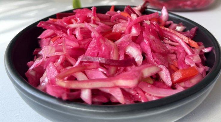 Маринована капуста з овочами